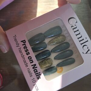 Camilcy Green and Gold Press On Nails